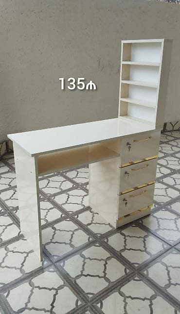 masa restoran: Manikür üçün masa — 5