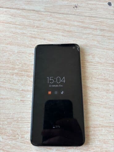 разбитый телефон fly: Samsung Galaxy S10e, rəng - Yaşıl, Qırıq — 3