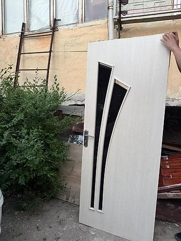 Ağ açıq rəngli iç otaq qapısı - Material: MDF/laminat örtüklü ağac