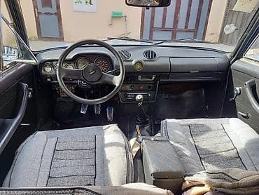 2106 salon: VAZ 2106 sedan - Kuzov: 4 qapılı klassik sedan, açıq-mavi rəng - — 7