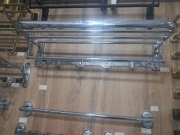 Xrom rəngli vanna otağı üçün divardan asılan aksessuar dəsti. - Üst