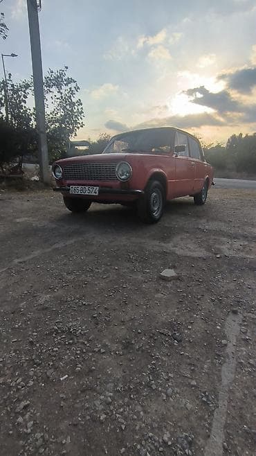 moto blok: VAZ 2101, qırmızı sedan - Kuzov: 4 qapılı sedan, klassik xrom — 3