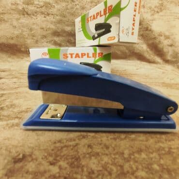 альбом для марок: Stolüstü stepler. əldə 2 ədəd var — 2