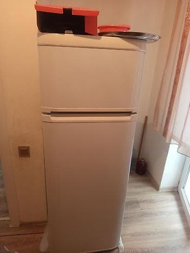 qosqu soyuducu: İki qapılı məişət soyuducu - Rəng: ağ - Üst hissədə ayrıca dondurucu — 1