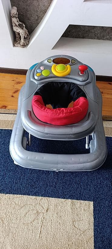 Tibbi avadanlıq: Uşaq gəzdirəni (yorğa) - Rəng: boz gövdə, qırmızı/qaralı yumşaq — 3