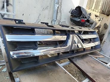 Mitsubishi Pajero ön radiator barmaqlığı (orijinal dizayn) 2ci əl — 2
