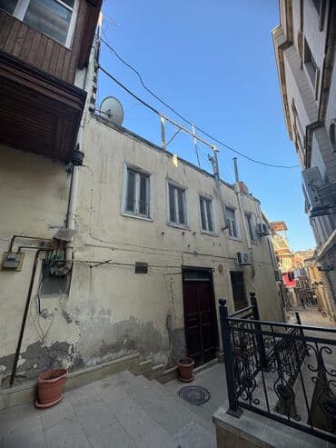 продаю дом: 7 комнат, 216 м², Средний ремонт — 1