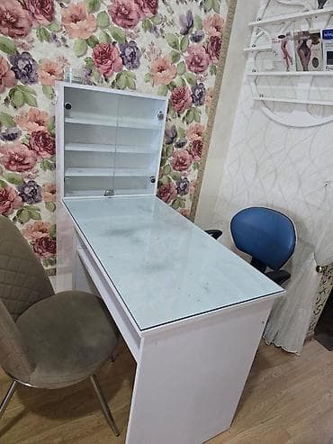 Düz masa, Siyirməli, Polkalı, Şüşə