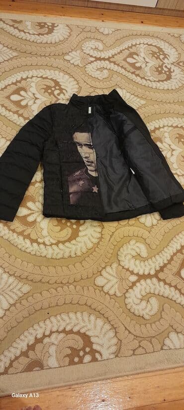 qara cins pencekler: 3 ədəd qış gödəkçəsi 1) Qırmızı kapüşonlu gödəkçə - Rəng: tünd — 6