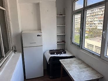 Gəncə prospekti 50 də yerləşir 9 mərtəbəli binanın 7 ci mərtəbəsi lift — 8