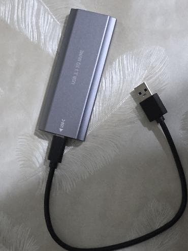 Masaüstü kompüterlər və iş stansiyaları: Apple MacBook, 13.3 ", Apple M1, 256 GB — 2