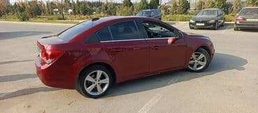 Chevrolet Cruze sedan – tünd qırmızı rəng, 5 yerlik, city/şəhər üçün