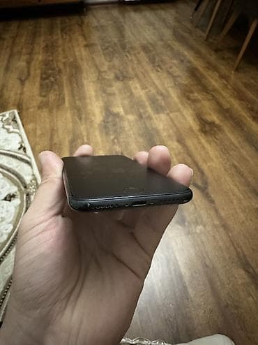 not 10 plus: IPhone SE 2020, 128 GB, Black Titanium, Barmaq izi, Simsiz şarj, Face ID — 7