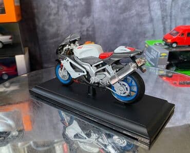 maşın modeli: Коллекционная модель Aprilia RSV 1000R White Red 2006 Maisto Scale — 7