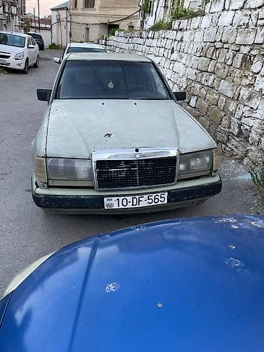 04 sat: Mercedes-Benz 230: 2.3 l | 1985 il Sedan — 4