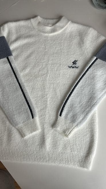 geyimler qadin: Ağ rəngli yun toxuma sviter - Model: dairəvi yaxalı, uzunqol - — 2