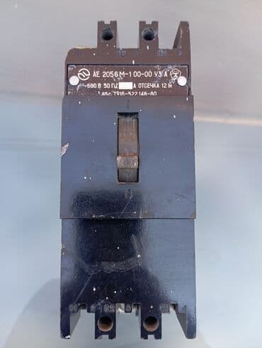 Avtomatik açarın AE 2056 M-1 00-00 V3 A modelidir. 660 V-da işləyir