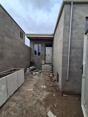 berdede ev alqi satqisi: Satılır: həyət evi Ümumi təsvir: - Bir mərtəbəli həyət evi, girişdə — 1