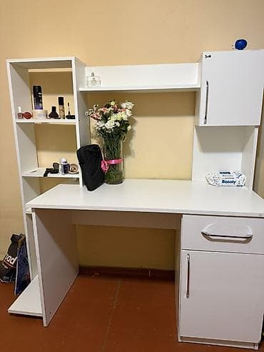 Ofis/studya üçün iş masası və kreslo dəsti Masa: - Rəng: ağ - Geniş