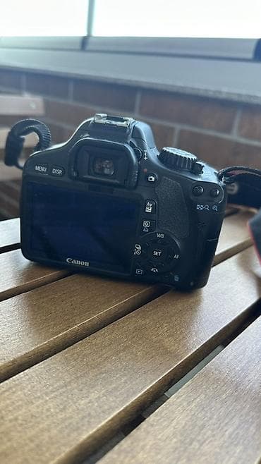 mikro sd: Canon EOS 550D DSLR fotoaparat + EF‑S 18‑55mm f/3.5‑5.6 IS obyektiv - — 1