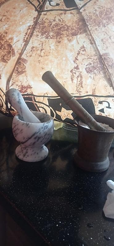 muncuq seti: Dəstəkli həvəng və dəstə (2 ədəd) - Material: biri ağ-mərmər naxışlı — 2