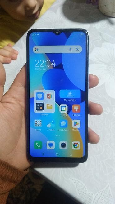 Mavi rəngli smartfon - Ekran: Tam ekran dizaynlı, damcı formalı ön — 2