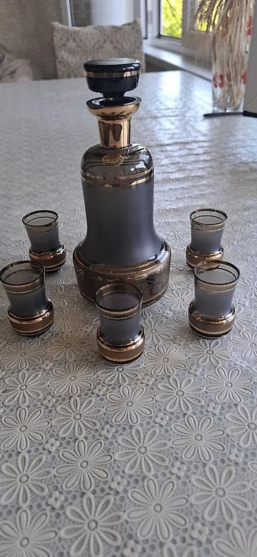 Bohemia kristal likör dəsti - Tərkibi: 1 ədəd qapaqlı karaf və 6 ədəd — 3