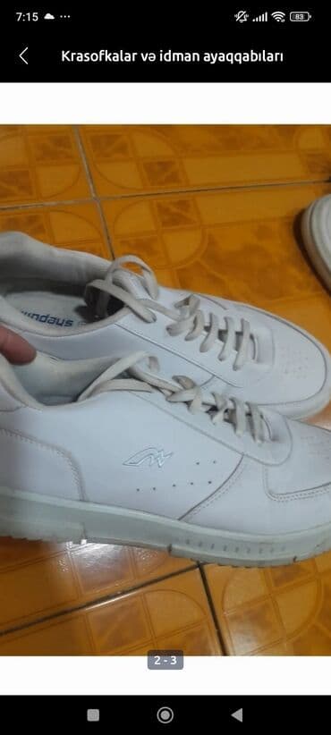 Botinkalar: Ağ rəngli idman ayaqqabıları - Klassik dizayn: yumru burun, bağcıqlı — 1