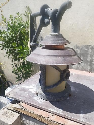 Köhnə üslublu metal divar fənəri - Dizayn: Klassik fənər forması