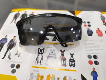 brend eynəklər: Gün eynəyi — 1