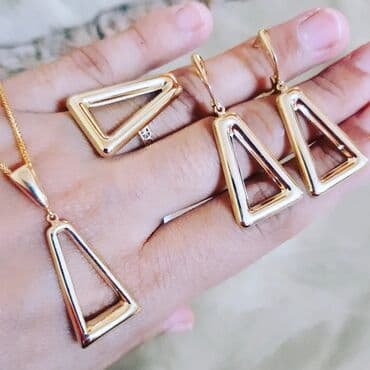 sirqalar qizil: Dəstə daxildir: Üzük, Sırğa, Kulon, Sarı qızıl, 585 Əyar, 803 g — 5