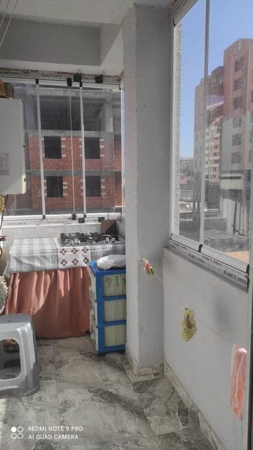 kirayə qaraj: Salam. Qəsr y/k 81.5 kvadrat 3 otaqlı,8 mərtəbəli binanın 3 cũ — 5