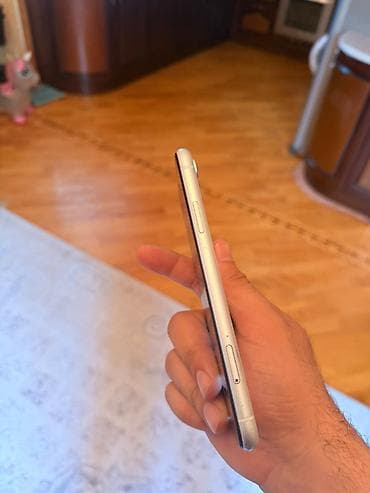 ağ evdəki telefon: IPhone Xr, Ağ, Face ID — 2