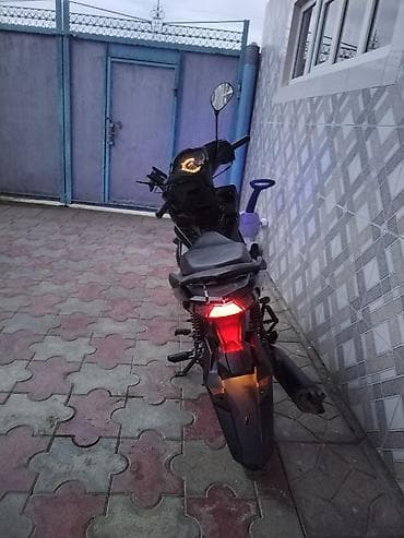 Motorsiklet/skuter – sport üslubunda, qara rəng Xüsusiyyətlər: -