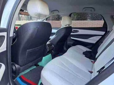 c klass mersedes: BYD Qin Plus DM-i sedan - Kuzov: ağ rəngli, aerodinamik xəttlər, tam — 4