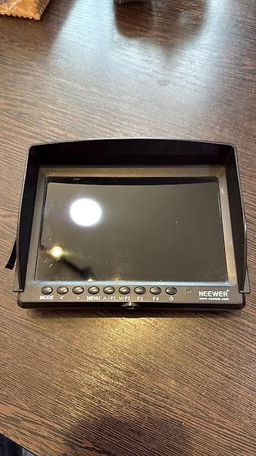 neewer: Neewer portativ video monitoru - Marka/model: Neewer (ön paneldə — 1