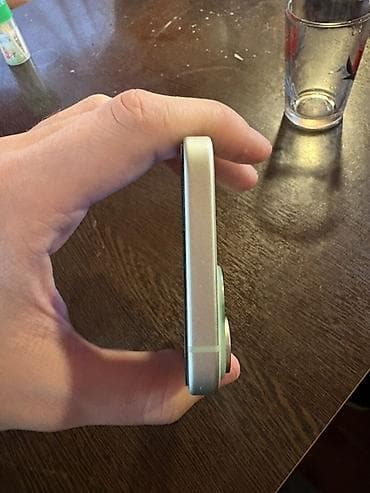 iphone 15 ağ: IPhone 15, Yaşıl, Simsiz şarj — 4