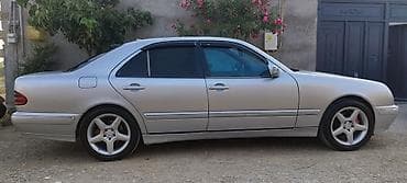 Mercedes-Benz E 220: 2.2 l | 2000 il Sedan — 10