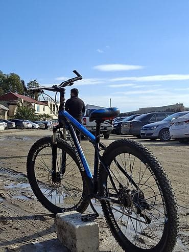 Hecbir prablemi yoxdu teze alinib sadece pul lazm olduqu ucun satilir