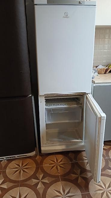 2 qapılı Indesit Soyuducu Satılır, rəng - Ağ