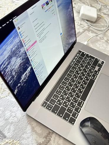 macbook pro: Apple MacBook Pro 16" (Space Gray) noutbuku - Ekran: 16 düym Retina — 6