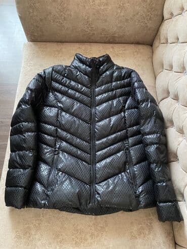 - Material: parıltılı, suya davamlı üst qat; istilik saxlayan şişmə