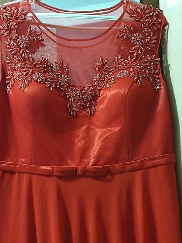 Ziyafet geyimi boyuk bedendi 1 defe geyilip 50 .52 razmerdi uzunlugu