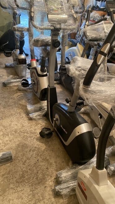 trinajor zali ucun avadanliqlar: VenGym markalı qara və gümüş rəngli velotrenajor. Bu cihaz, evdə və ya — 1