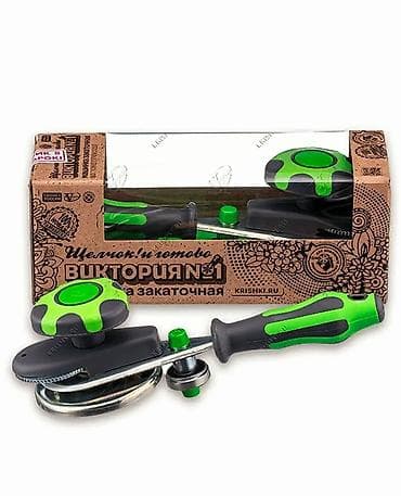 Bu avtomatik konserv maşını qışa tədarük üçün bankaları möhürləmək