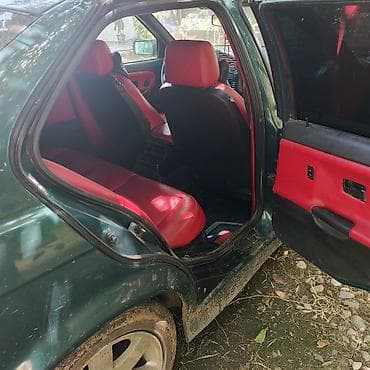 diffuser satisi: BMW 3 Series E36 sedan - Gövdə: tünd yaşıl, 4 qapı - Ön hissə — 3