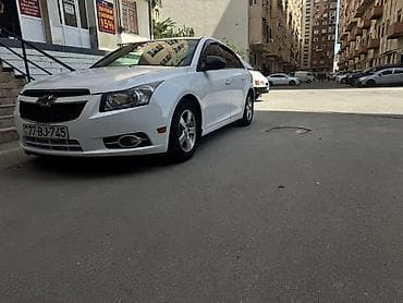 kia rio 2015: Chevrolet Cruze: 1.4 l | 2013 il 270000 km Sedan — 4