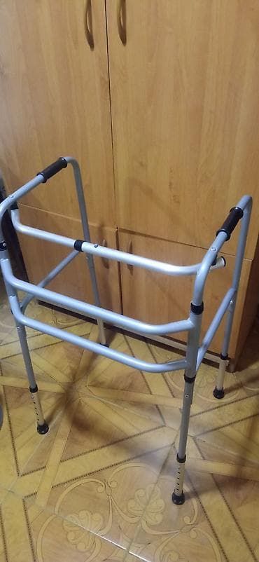 Tənzimlənən tibbi yeriş dəstəyi (walker) Alüminium konstruksiyalı — 1