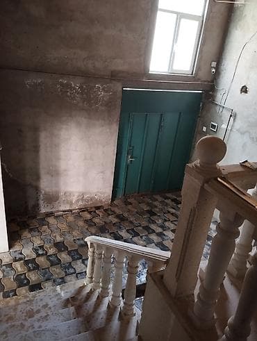 Sumqayit seheri Corat qesebesinde Cume mescidinin yaxınlığında, (12 ve — 10