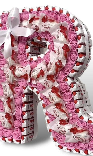 Raffaello Kinder ilə hərf şəklində şirniyyat kompozisiyası - 3D hərf — 3